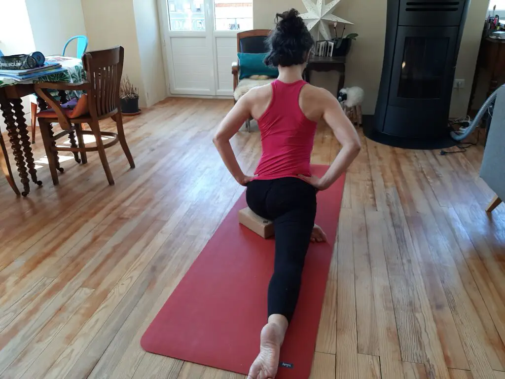 Pratique personnelle de yoga Helene-Kapotasana