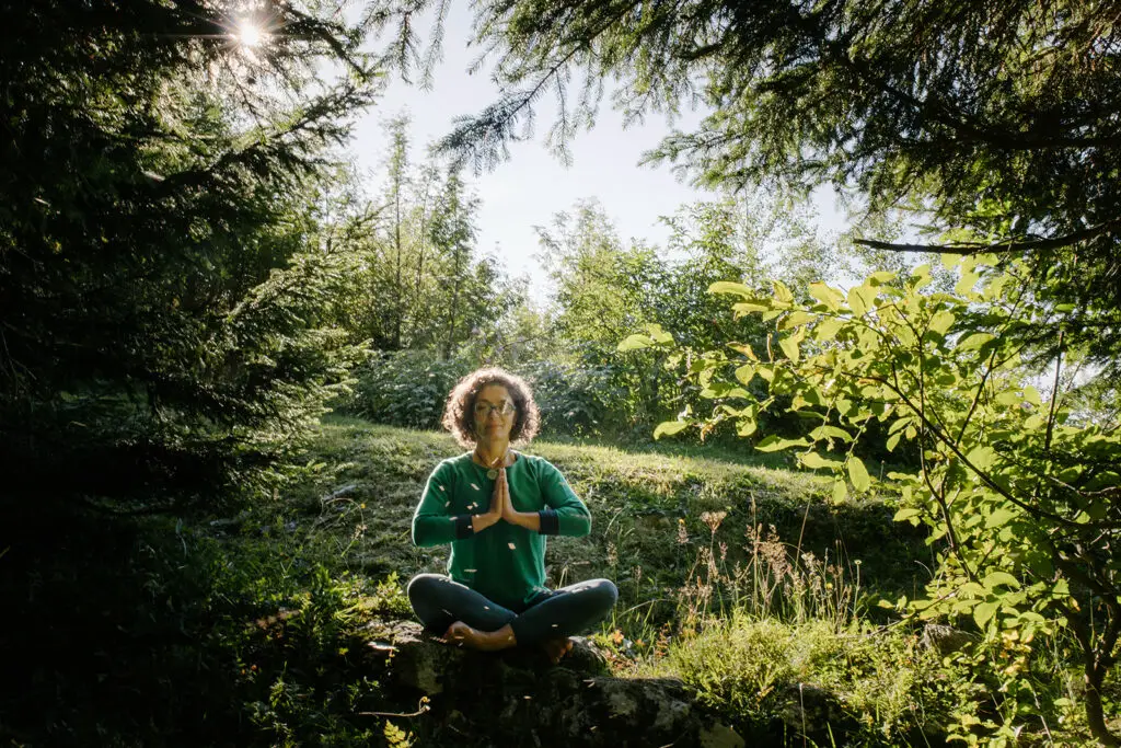 Les sentiers d helene Pranayama dans la foret de Bisanne 1500, Beaufortain, Savoie