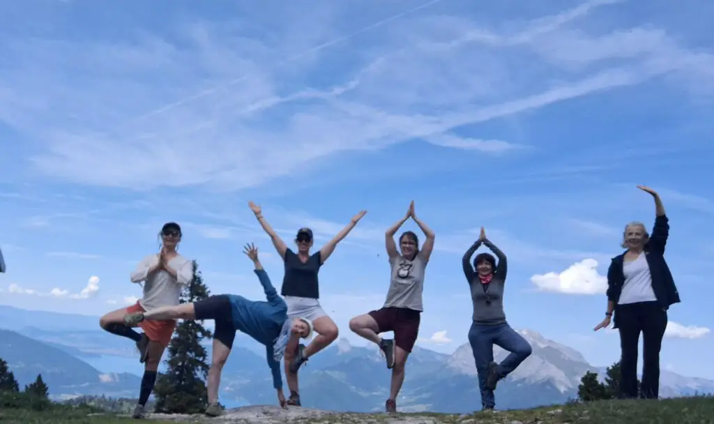 helene professeure de yoga-rando-yoga_lac annecy