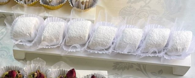 Maqrout el Louz spécialité sucrée algérienne aux amandes