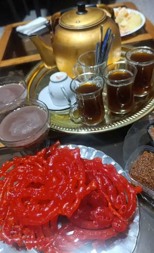 Zlabia pâtisserie sucrée traditionnelle spécialité Algérie