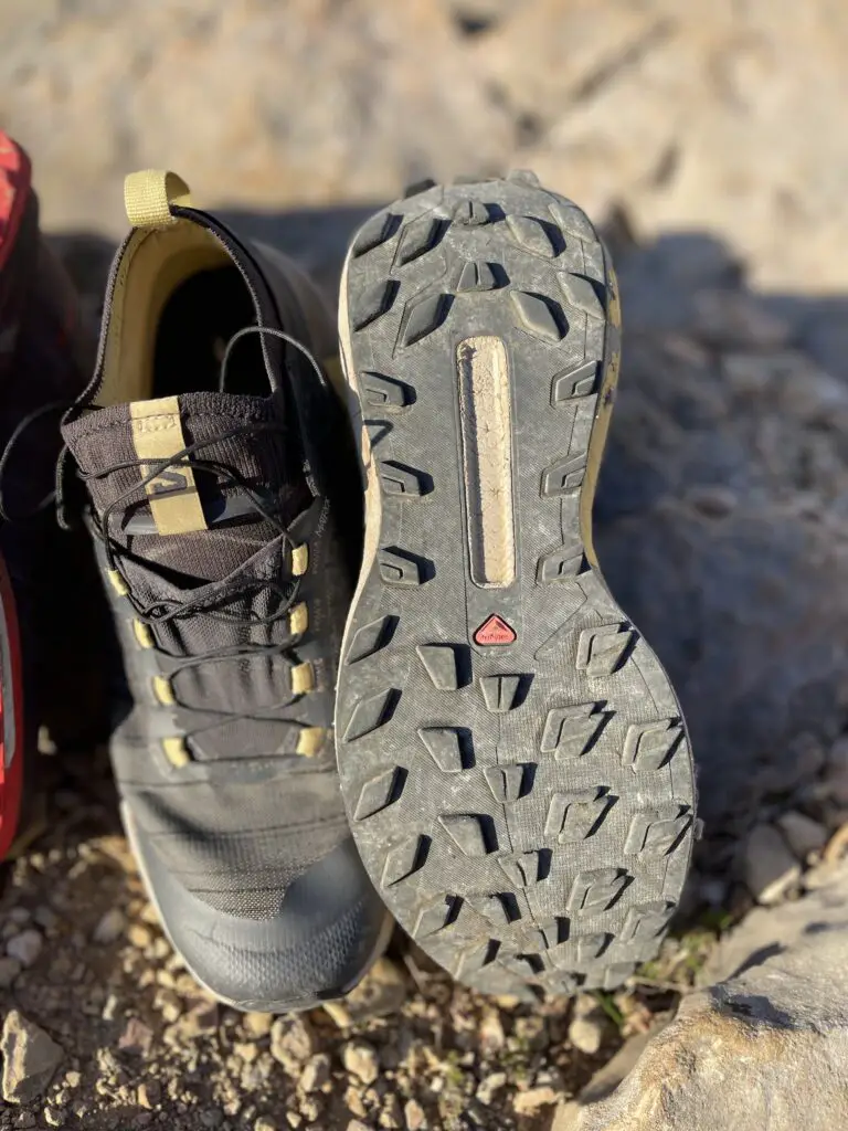 Semelle extérieure adhérence, crampons, durabilité des chaussures de trail