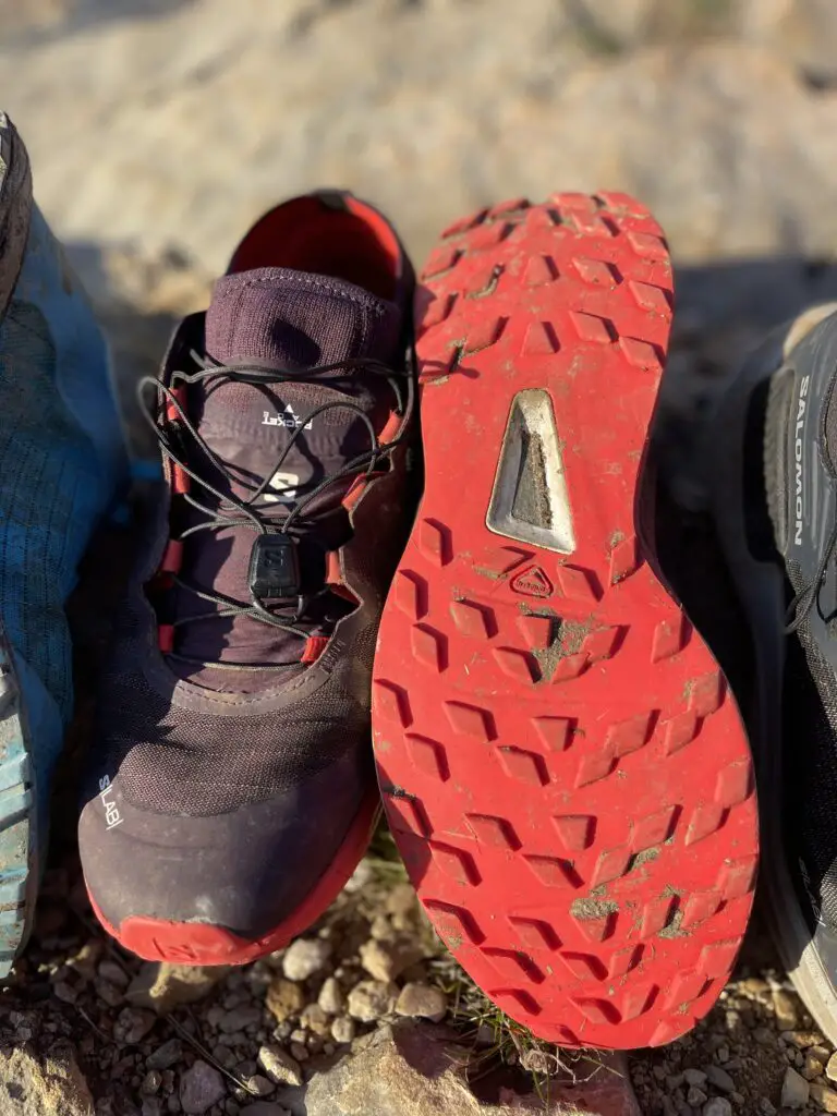 Semelle extérieure adhérence, crampons, durabilité des chaussures de trail running