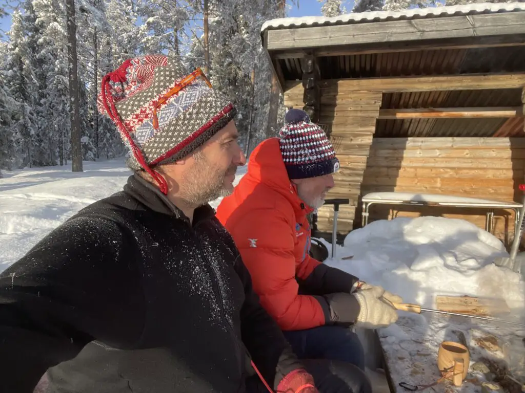 Pause pique-nique autour d'un lac en laponie suédoise