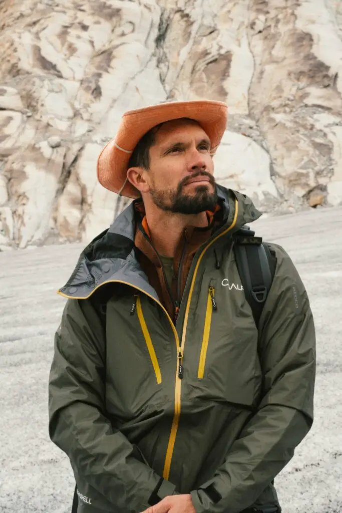 Les critères essentiels pour choisir une veste de randonnée homme