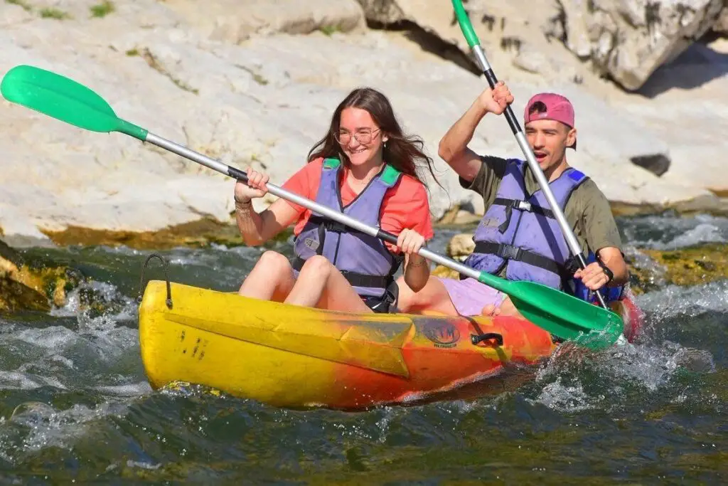 Pourquoi les gorges de l'Ardèche sont un paradis pour le canoë