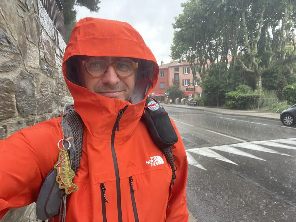 Veste imperméable the north face testée sous la pluie à collioure