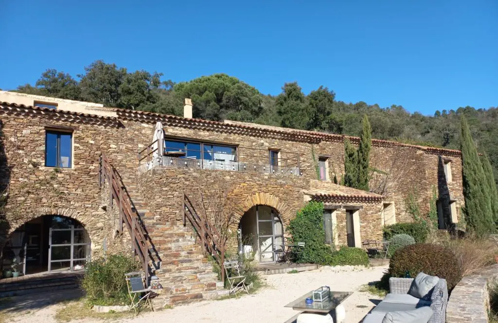 Réveillon yoga à Saint-Tropez pour accueillir la nouvelle année autrement