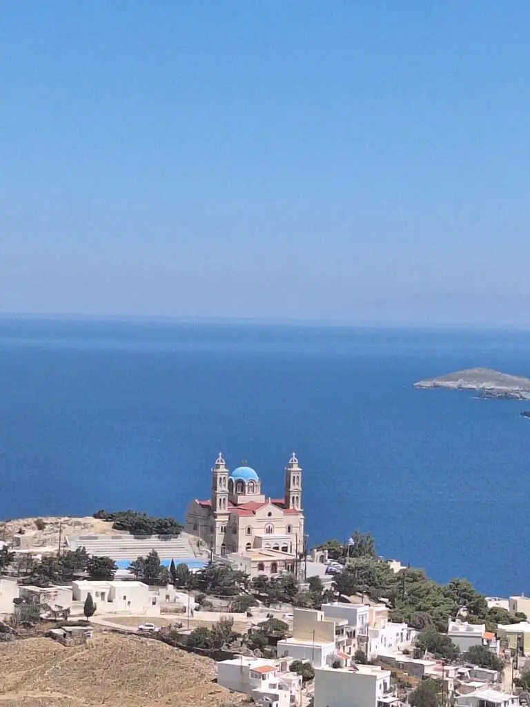 Syros en Grèce entre yoga et art de vivre méditerranéen