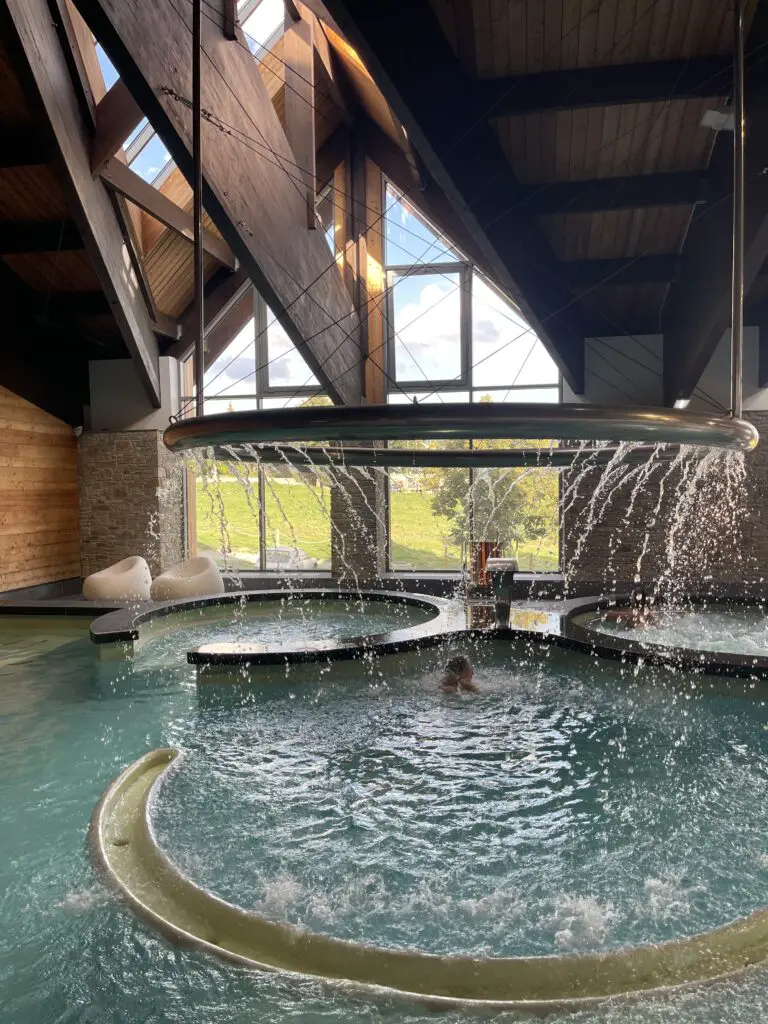bain avec jets d'eau à angléo aux angles au capcir