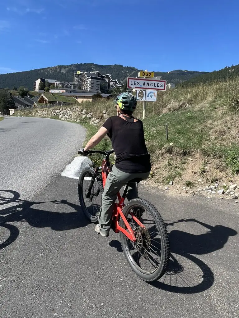 fin d'une boucle de 3H en vélo électrique dans les montagnes des angles dans les pyrénées
