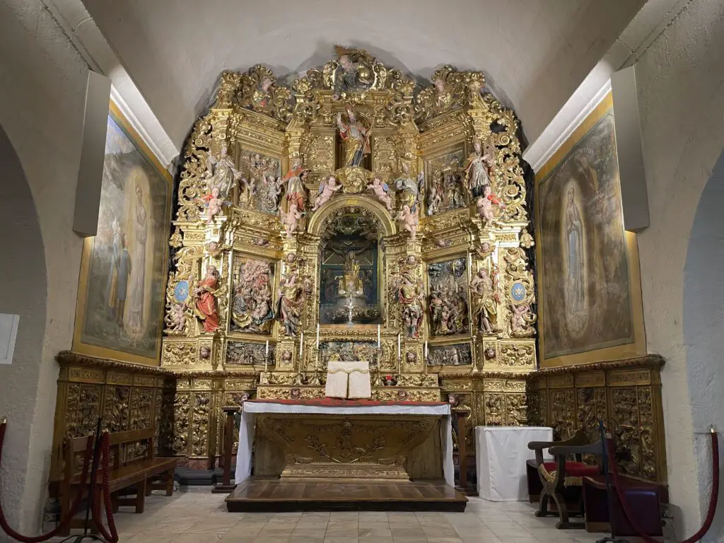 Intérieur de la la chapelle Notre-Dame de l'Ermitage à Font-Romeu