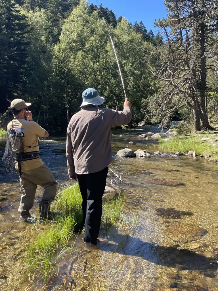 Journée pêche au Tenkara avec Benoit moreno guide pêche à la mouche dans les pyrénées