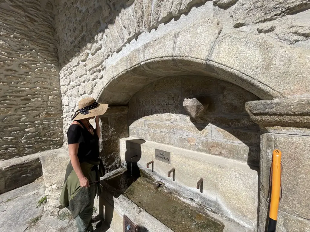 La fontaine du Pelerin à l'ermitage de Font-Romeu dans les pyrénées
