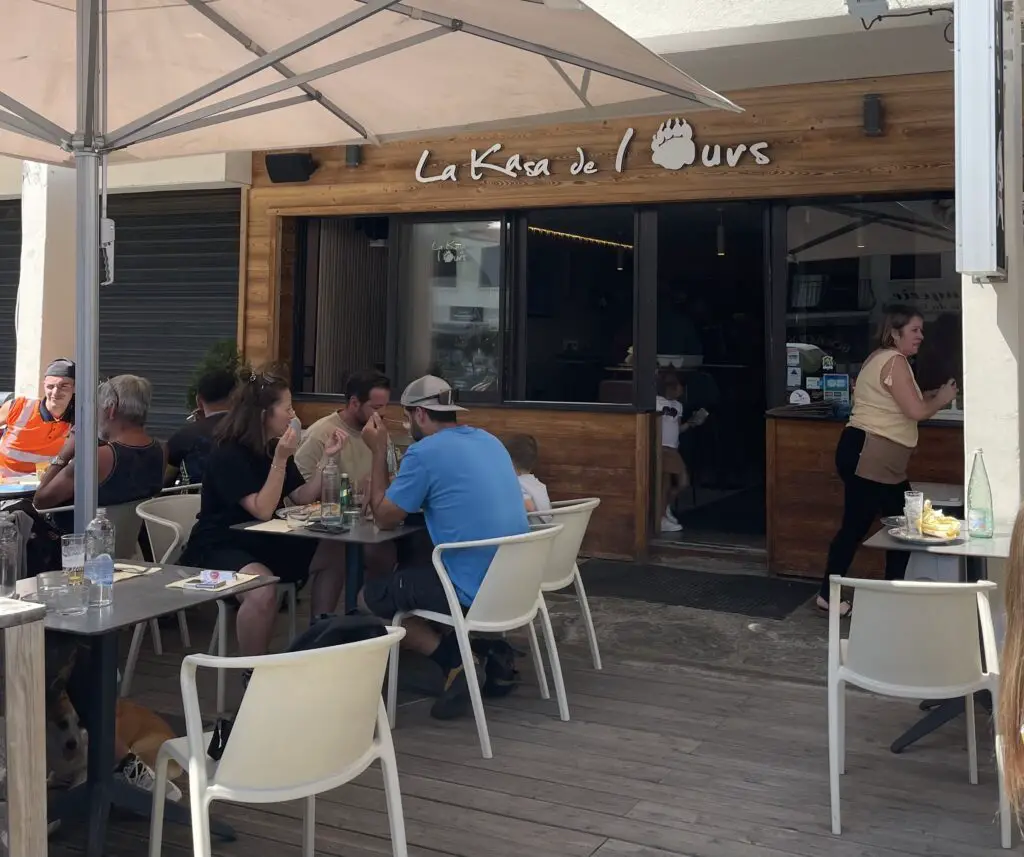 la kasa de l'ours restaurant brasserie aux angles dans les pyrénées catalanes