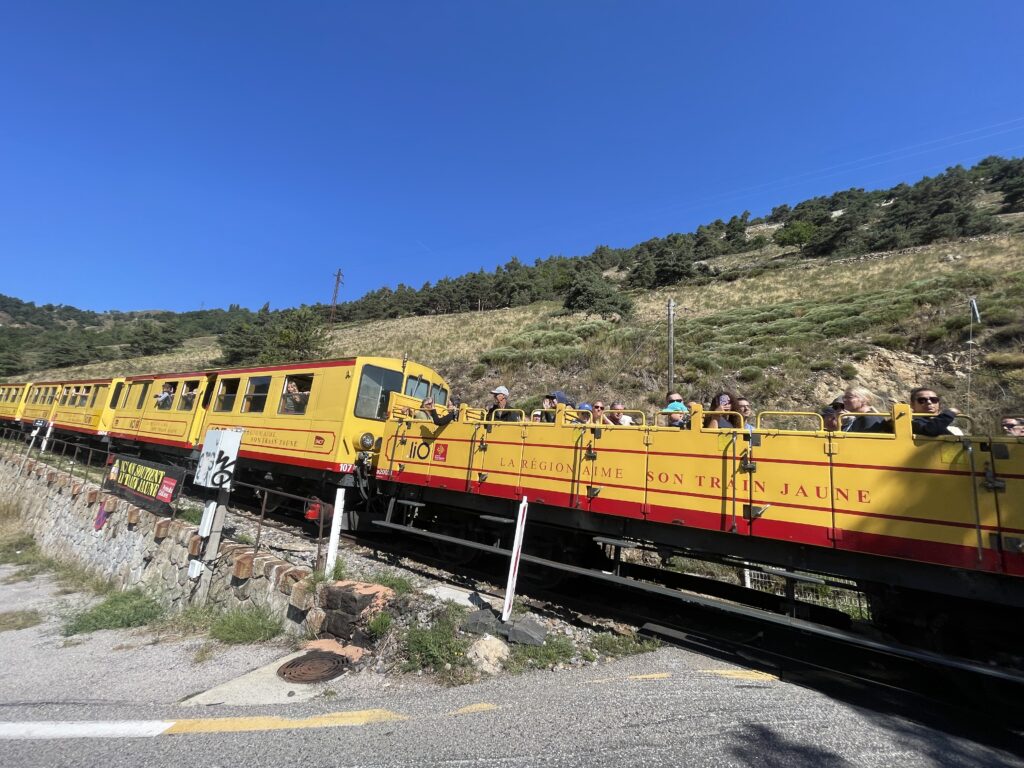 Le petit train jaune pour se rendre en Cerdagne dans les Pyrénées-Orientales