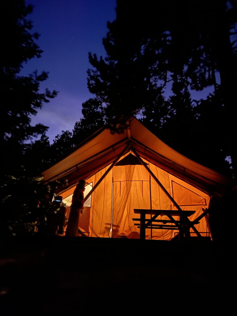 nuit au camping d'huttopia dans une tente cosy