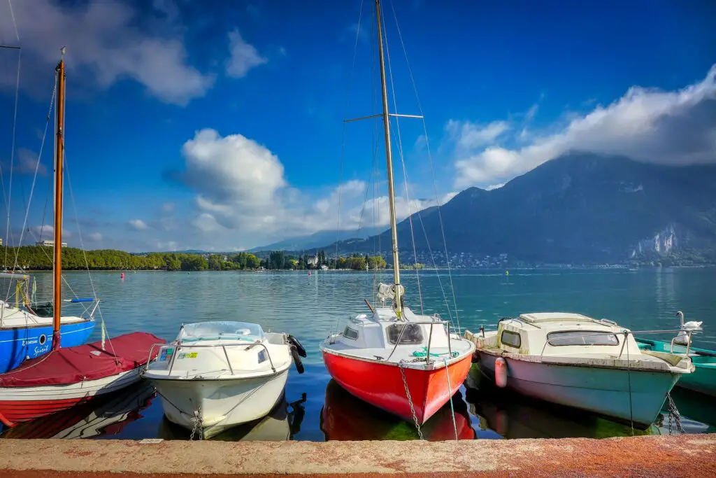 Où faire une pause pendant le tour du lac