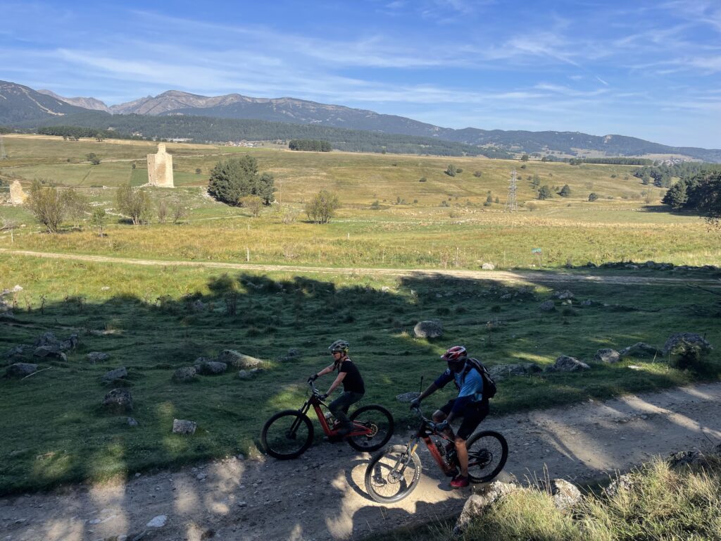 rando vtt à la tour de Creu dans les montagnes des pyrénées catalanes