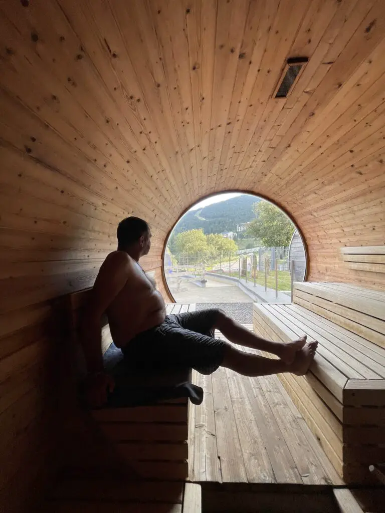 sauna d'angléo avec vue sur les montagnes des angles dans les PO