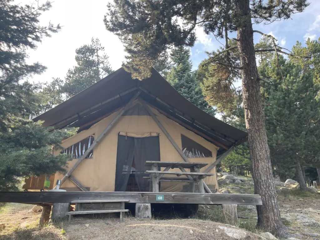 Tente cosy camping huttopia de font-romeu dans les pyrénées