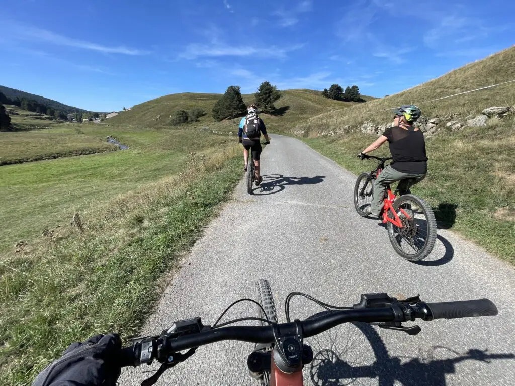 vtt électrique en direction de matemale dans le capcir