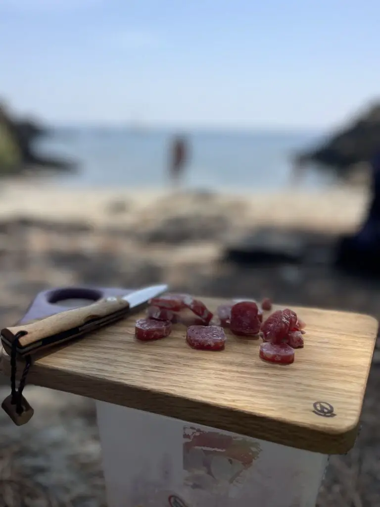 kutty planche en bois à découper le saucisson