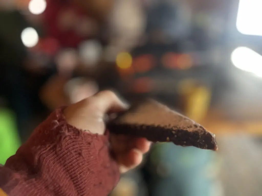 excellent gateau au chocolat préparé par les mushers apres une belle sortie en chien de traineau