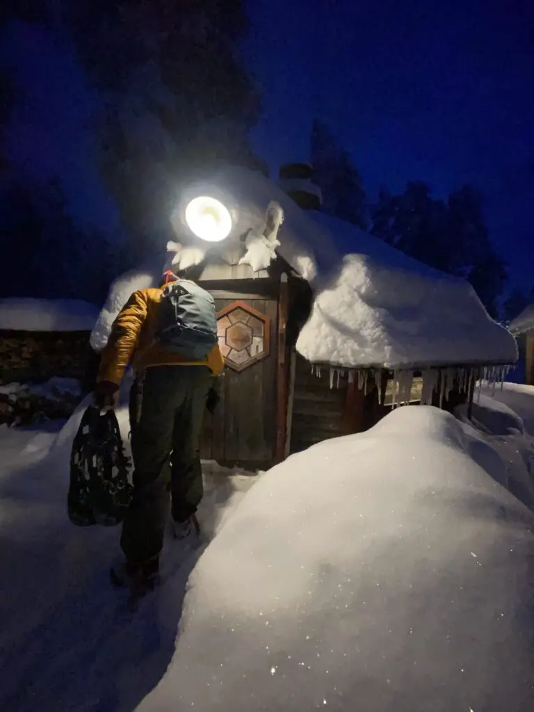 fin de journée raquette à neige et retour au kota de Mellanstrom en suède