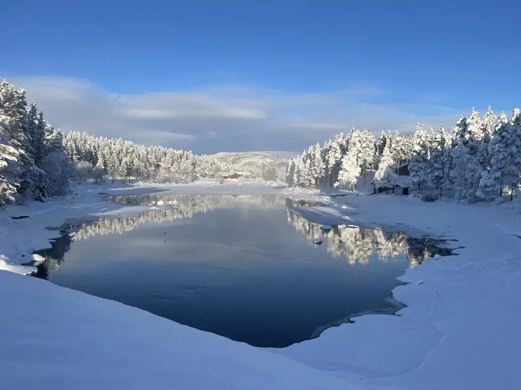 Paysage enneigé à Mellanstrom en Laponie suèdoise