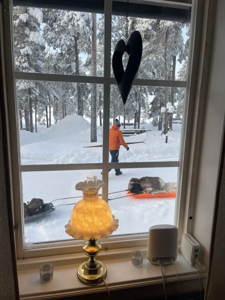 Préparation de la journée ski nordique en laponie à Mellanstrom