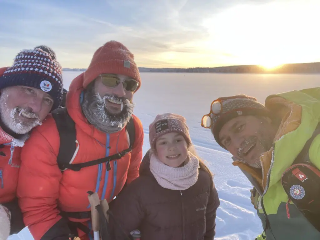 Robert, Dimitri , Victoire et Michael apres une journée fraiche en laponie
