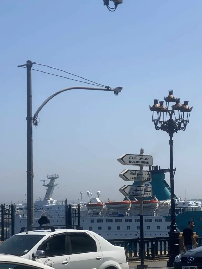 Alger entre littoral et ville