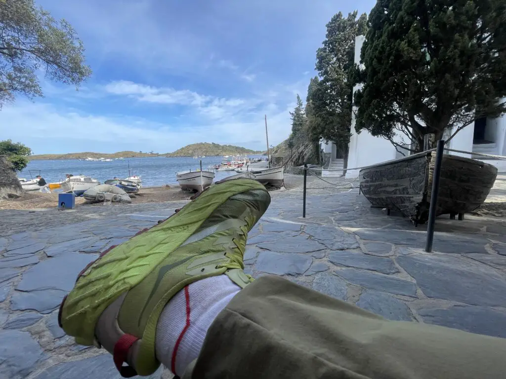 Test terrain sur la randonnée de collioure à Cadaques de la chaussure hoka speedgoat 7