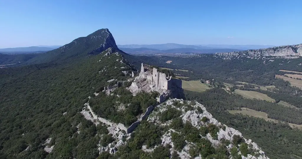 Photo aérienne du Château de Montferrant au pied du Pic Saint Loup par Dronestudio