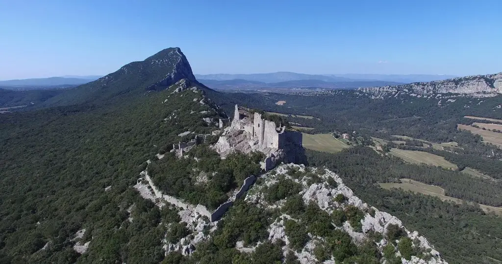 Photo aérienne du Château de Montferrant au pied du Pic Saint Loup par Dronestudio Photo aérienne du Château de Montferrant au pied du Pic Saint Loup par Dronestudio