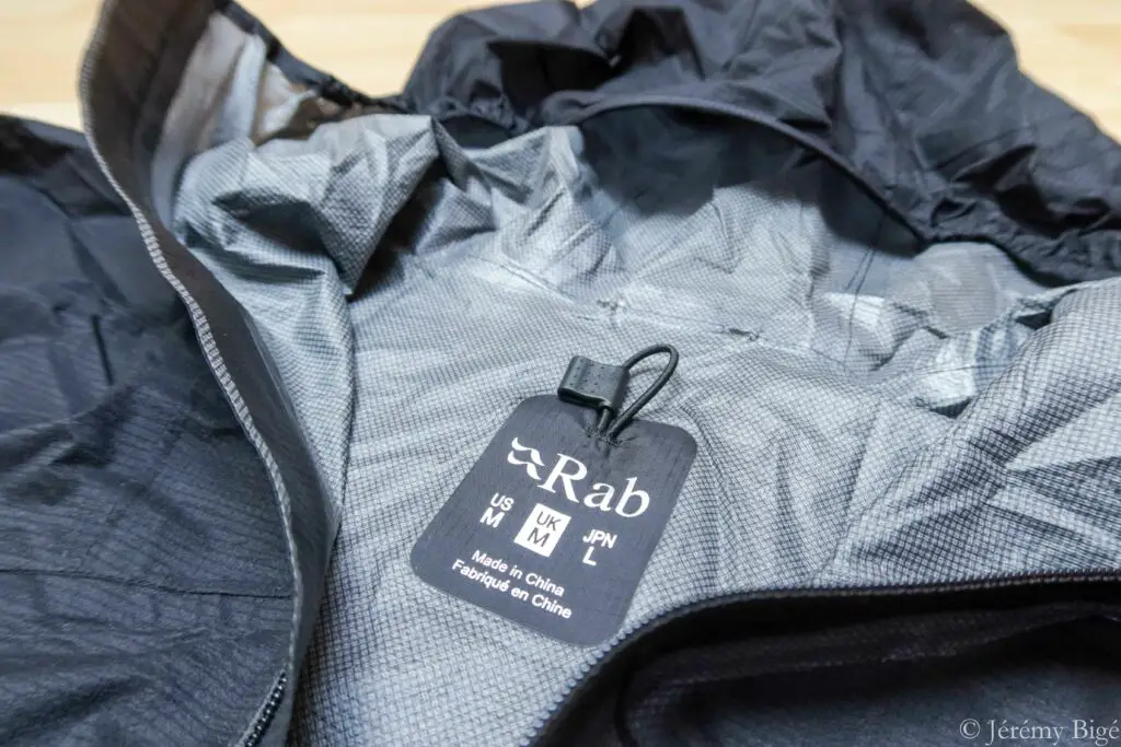 Intérieur de la veste Phantom de chez Rab