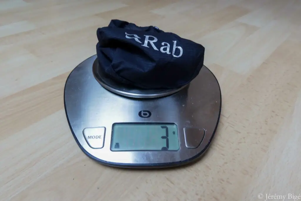 Pesée de la veste Phantom de chez Rab