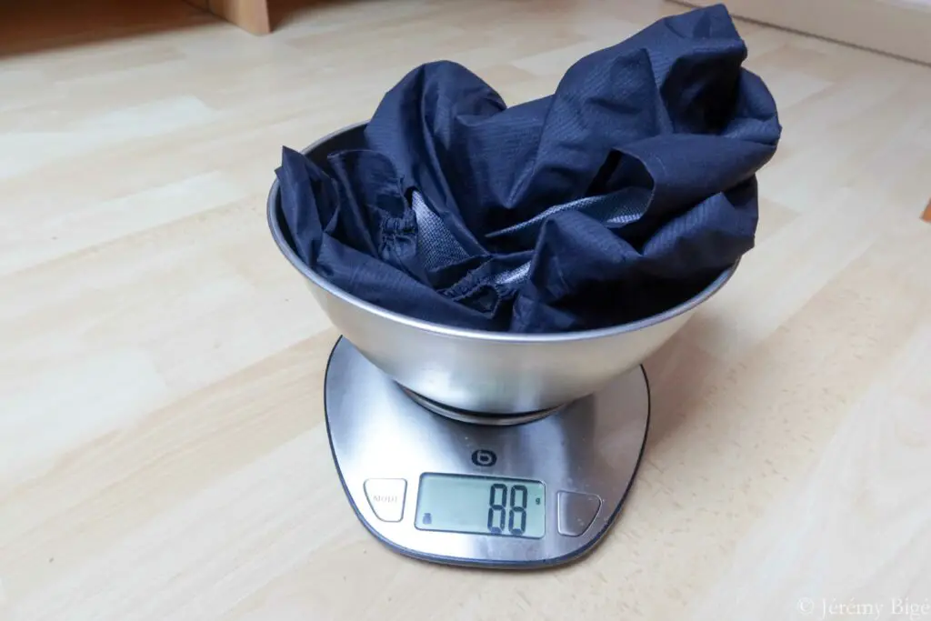 Pesée de la veste Phantom de chez Rab