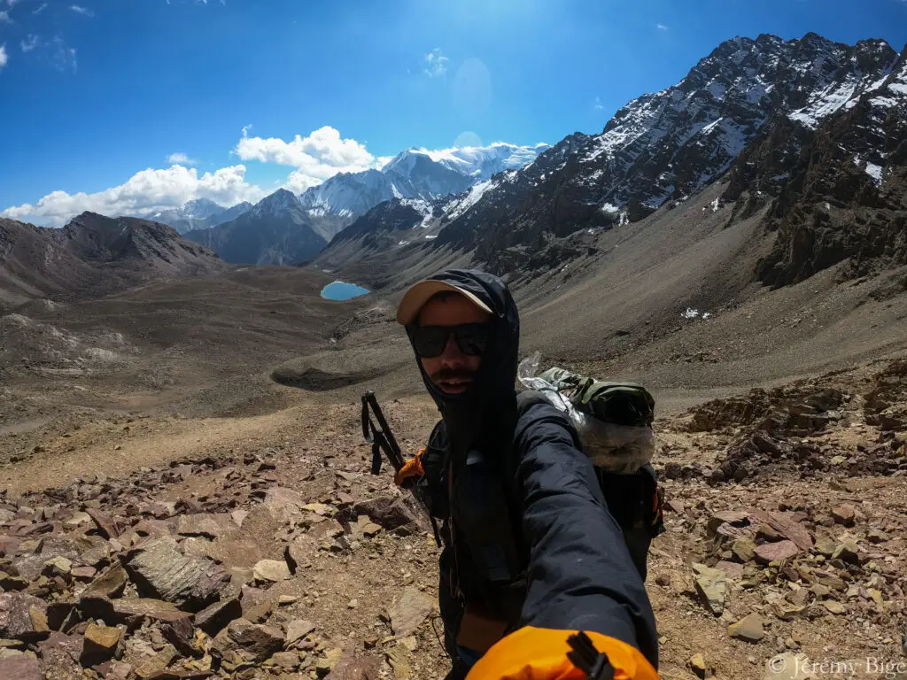 Depuis le Krarang la (5308m) habillé avec la veste Phantom de Rab.