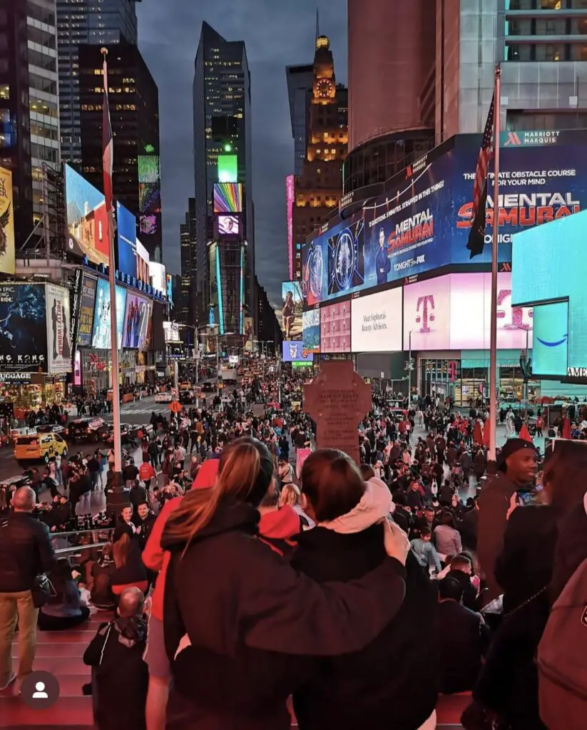 Eve et Apo à Times Square