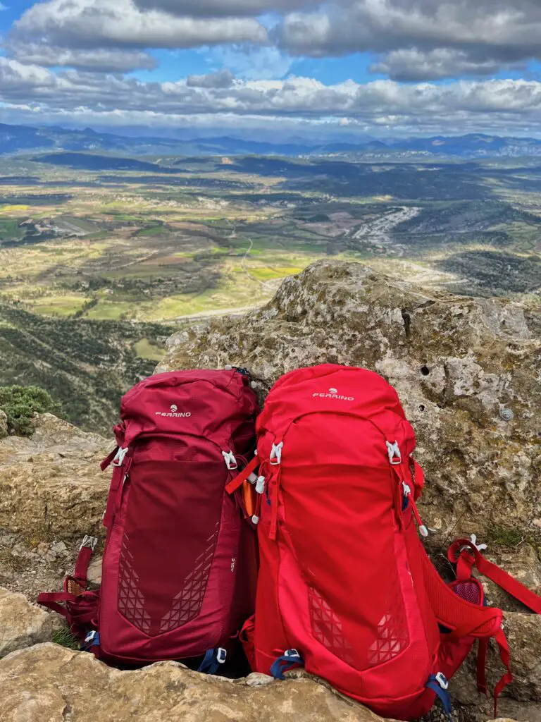 Le sac à dos en haut du Pic Saint-Loup