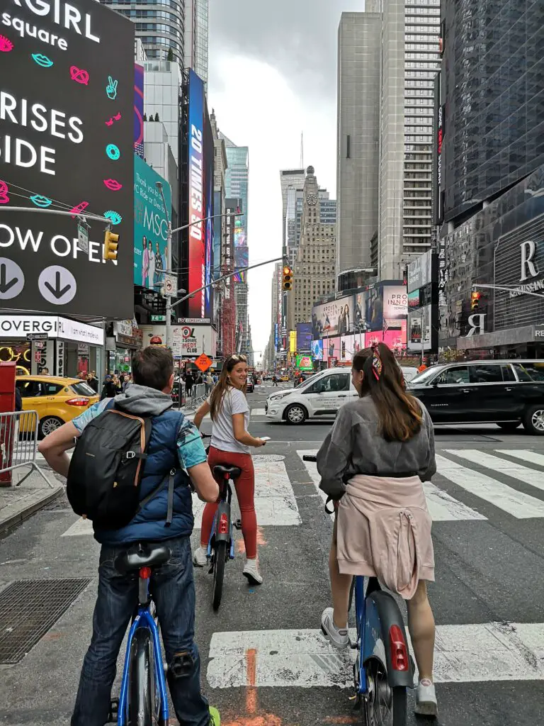 Vélo de la 5th Avenue to Flatiron Building durant notre visite de New York