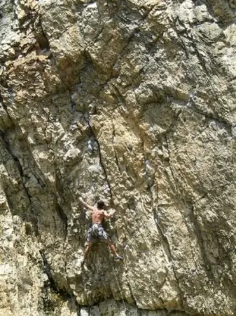 Grimpe de face et technique basique - couenne dans les Hautes-Alpes