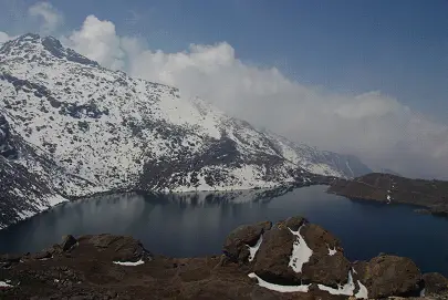 Le premier des lacs de Gosaikund durant notre trek au Langtang