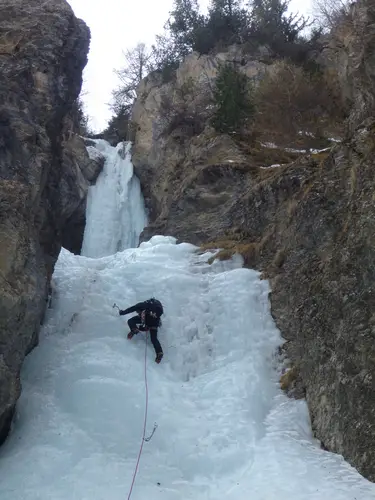 A l'assaut de sombre héros, pour l'instant tout va bien... durant le séjour Alpinisme à Ceillac