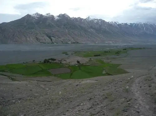 Arrivée à Sarad, terminus du trek, dans la vallée du fleuve Wakhan au Pamir