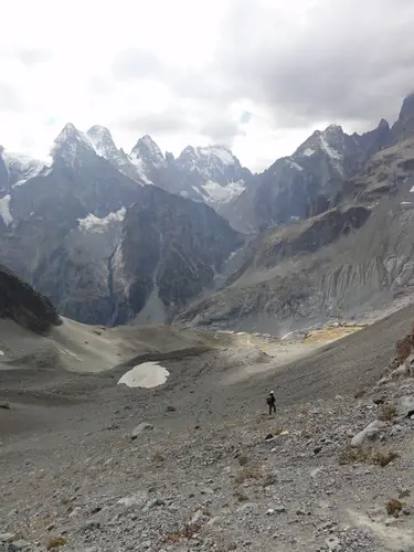  les papas sont bizarrement devant voire déjà au refuge ! lors de l'ascension de l'arête des cinéastes