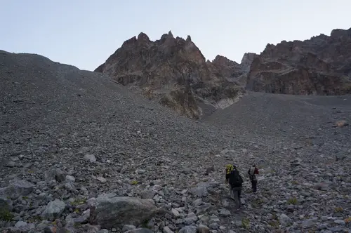 Les 6 dents de l'arête des cinéastes nous attendent lors de l'ascension de l'arête des cinéastes