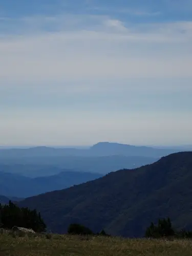 Un autre sommet « fétiche » se profil au loin, le pic saint loup lors de la sortie cyclisme dans les Cévennes